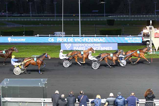 Photo d'arrivée de la course pmu PRIX DE VIC-FEZENSAC à PARIS-VINCENNES le Samedi 4 janvier 2020