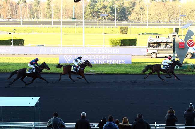 Photo d'arrivée de la course pmu PRIX CHRISTELLE ZIMMER à PARIS-VINCENNES le Lundi 6 janvier 2020