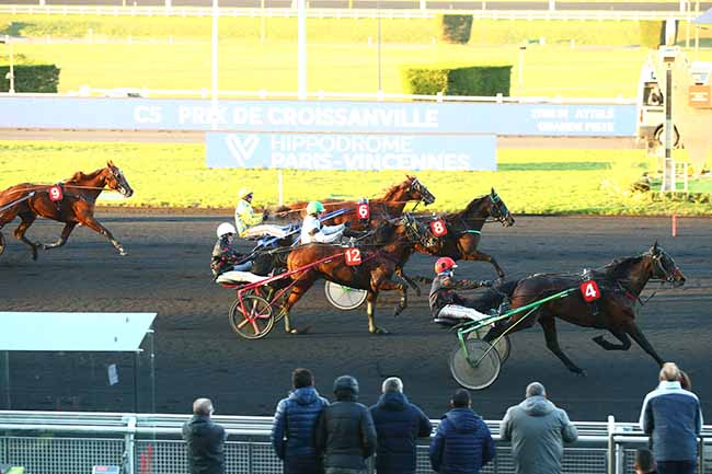 Photo d'arrivée de la course pmu PRIX DE CROISSANVILLE à PARIS-VINCENNES le Lundi 6 janvier 2020