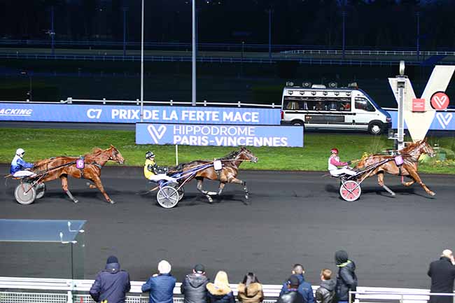 Photo d'arrivée de la course pmu PRIX DE LA FERTE-MACE à PARIS-VINCENNES le Samedi 18 janvier 2020