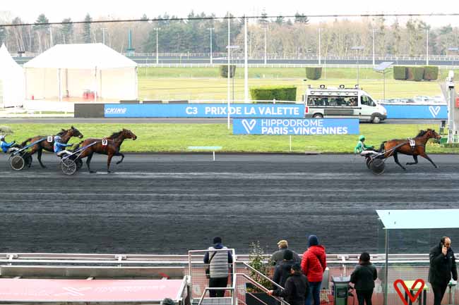 Photo d'arrivée de la course pmu PRIX DE LA VALETTE à PARIS-VINCENNES le Jeudi 23 janvier 2020