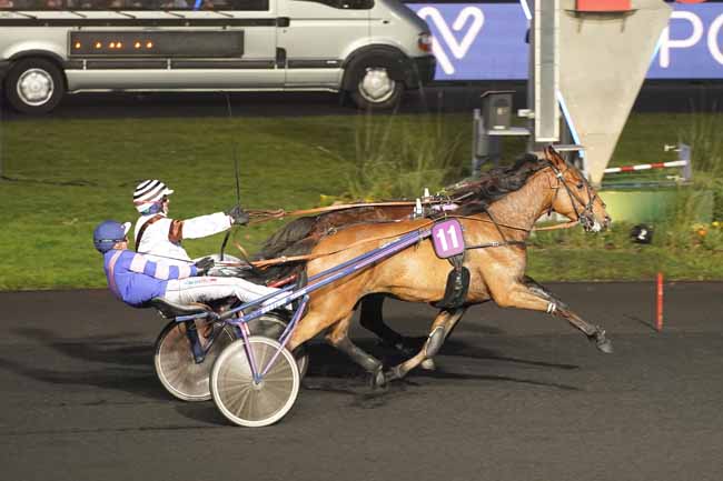 Photo d'arrivée de la course pmu PRIX DE CHATEAUBRIANT à PARIS-VINCENNES le Samedi 25 janvier 2020