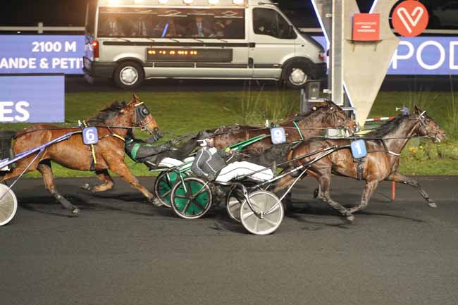 Photo d'arrivée de la course pmu COUPE D'EUROPE DES AMATEURS à PARIS-VINCENNES le Samedi 25 janvier 2020