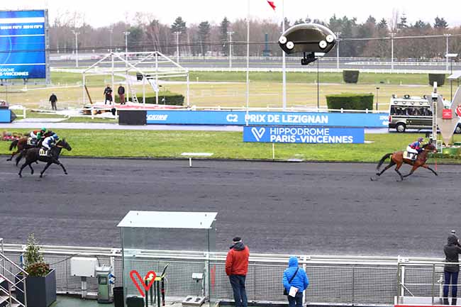Photo d'arrivée de la course pmu PRIX DE LEZIGNAN à PARIS-VINCENNES le Lundi 27 janvier 2020