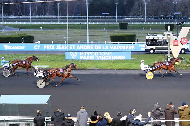 Photo d'arrivée de la course pmu PRIX JEAN ET ANDRE DE LA VAISSIERE à PARIS-VINCENNES le Mardi 28 janvier 2020