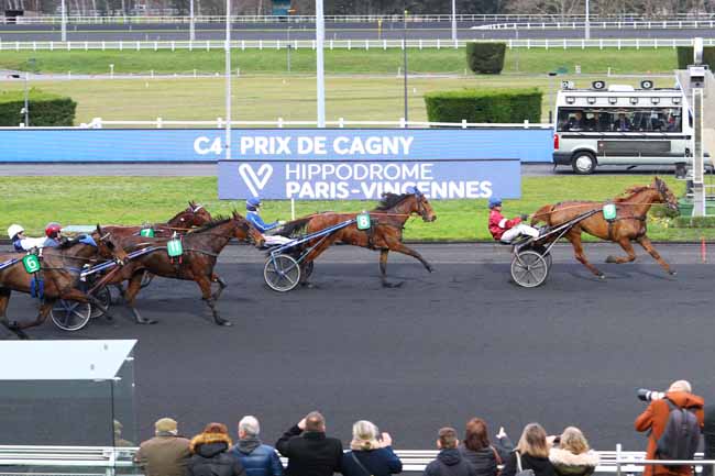 Photo d'arrivée de la course pmu PRIX DES CHARENTES à PARIS-VINCENNES le Samedi 1 février 2020
