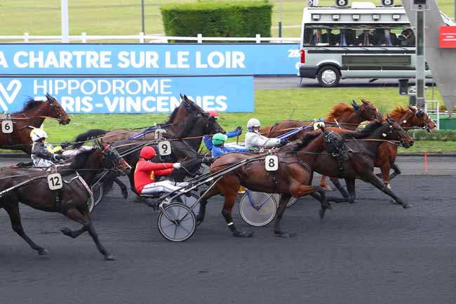 Photo d'arrivée de la course pmu PRIX DE LA CHARTRE-SUR-LE-LOIR à PARIS-VINCENNES le Lundi 3 février 2020