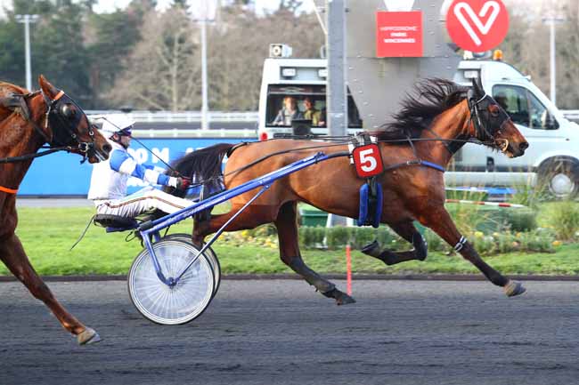 Photo d'arrivée de la course pmu PRIX DE MONTLUCON à PARIS-VINCENNES le Mercredi 5 février 2020