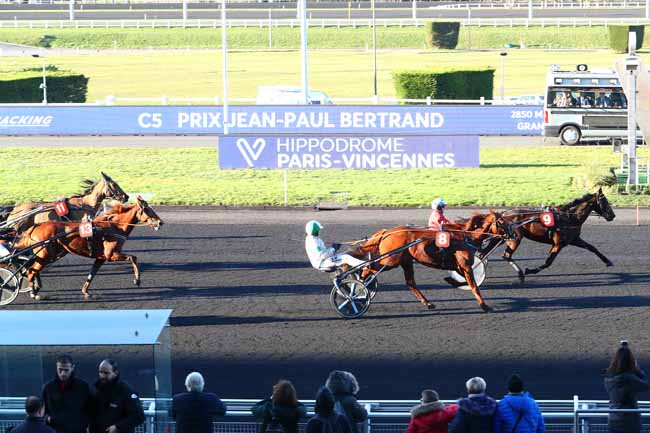 Photo d'arrivée de la course pmu PRIX JEAN-PAUL BERTRAND à PARIS-VINCENNES le Jeudi 6 février 2020