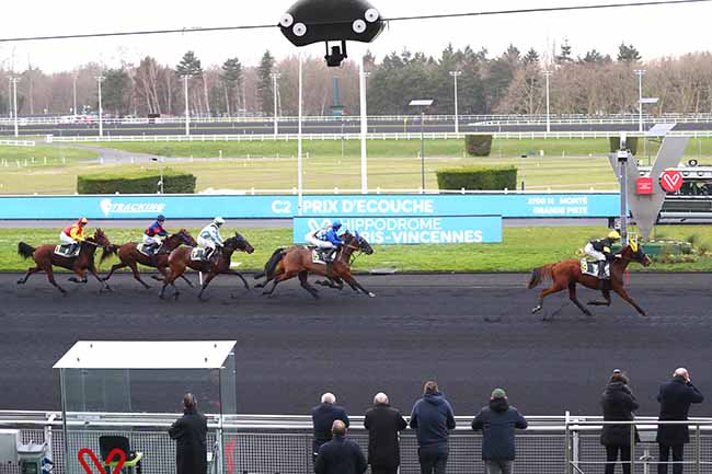 Photo d'arrivée de la course pmu PRIX D'ECOUCHE à PARIS-VINCENNES le Lundi 10 février 2020