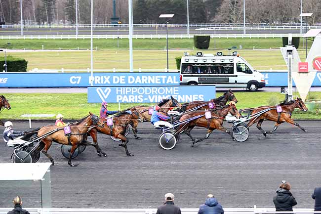 Photo d'arrivée de la course pmu PRIX DE DARNETAL à PARIS-VINCENNES le Lundi 10 février 2020