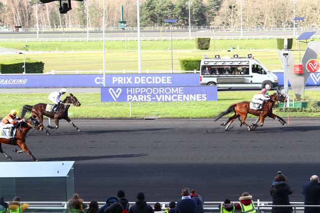 Photo d'arrivée de la course pmu PRIX DECIDEE à PARIS-VINCENNES le Mardi 11 février 2020