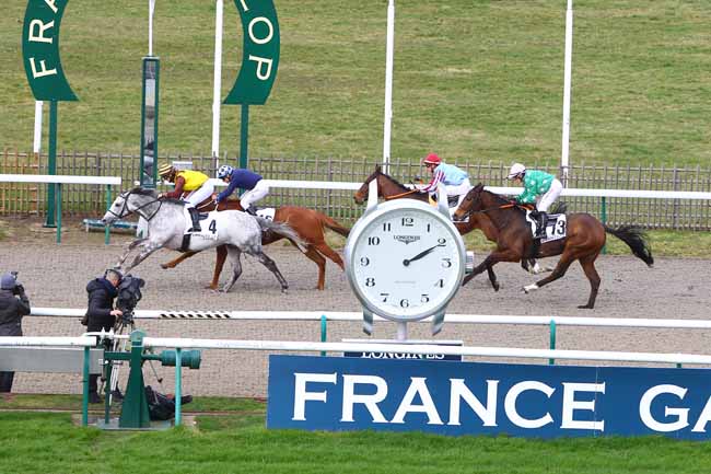 Photo d'arrivée de la course pmu PRIX DE VILLAINES-SOUS-BOIS à CHANTILLY le Vendredi 14 février 2020