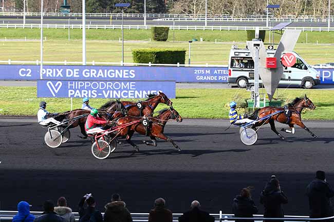 Photo d'arrivée de la course pmu PRIX DE GRAIGNES à PARIS-VINCENNES le Lundi 17 février 2020