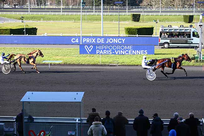 Photo d'arrivée de la course pmu PRIX DE JONCY à PARIS-VINCENNES le Lundi 17 février 2020