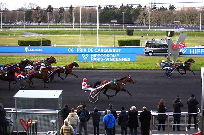 Photo d'arrivée de la course pmu PRIX DE CARQUEBUT à PARIS-VINCENNES le Lundi 17 février 2020