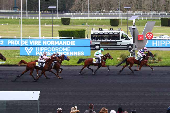 Photo d'arrivée de la course pmu PRIX DE VIRE NORMANDIE à PARIS-VINCENNES le Jeudi 20 février 2020