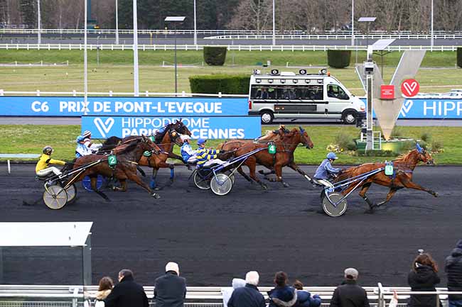 Photo d'arrivée de la course pmu PRIX DE PONT-L?EVEQUE à PARIS-VINCENNES le Jeudi 20 février 2020