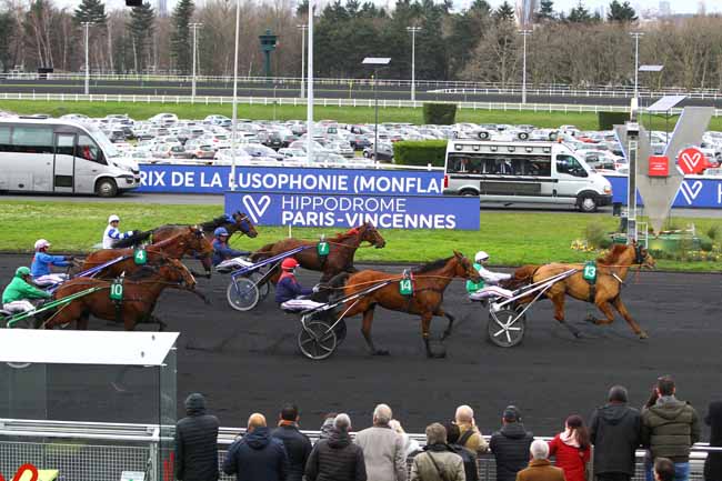 Photo d'arrivée de la course pmu PRIX DE MONFLANQUIN à PARIS-VINCENNES le Dimanche 23 février 2020