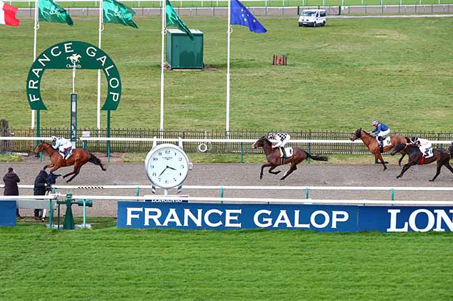 Photo d'arrivée de la course pmu PRIX DE LA ROUTE DE CHARLEPONT à CHANTILLY le Mardi 25 février 2020