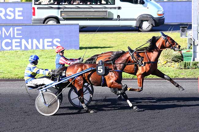 Photo d'arrivée de la course pmu PRIX D'AIGUEPERSE à PARIS-VINCENNES le Mercredi 26 février 2020