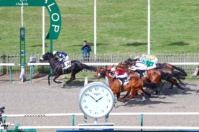 Photo d'arrivée de la course pmu PRIX DU PAYS DE FRANCE à CHANTILLY le Mardi 3 mars 2020