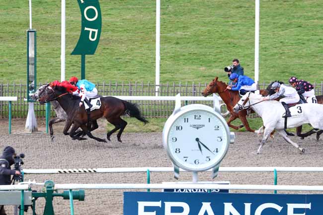 Photo d'arrivée de la course pmu PRIX MONTJEU à CHANTILLY le Mardi 3 mars 2020