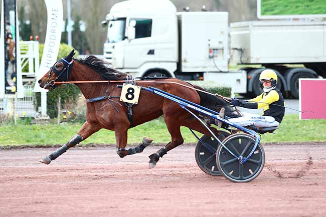 Photo d'arrivée de la course pmu PRIX FICTAC à AMIENS le Mercredi 4 mars 2020