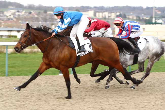 Photo d'arrivée de la course pmu PRIX RIVERQUEEN à DEAUVILLE le Vendredi 6 mars 2020