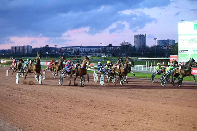 Photo d'arrivée de la course pmu PRIX DE SAINT-PIERRE-LE-MOUTIER à ENGHIEN le Vendredi 6 mars 2020