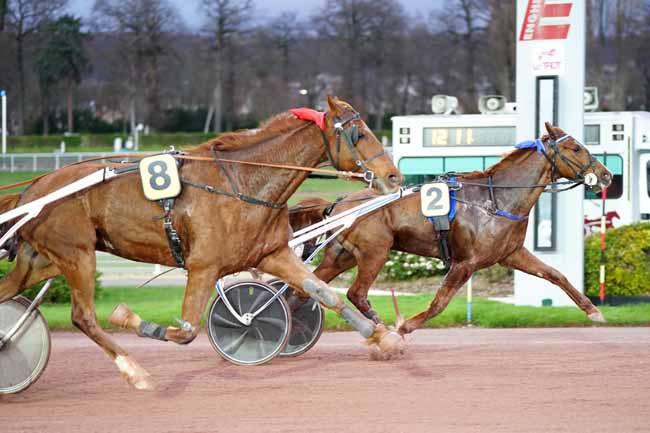 Photo d'arrivée de la course pmu PRIX DE TOURNEMIRE à ENGHIEN le Mardi 10 mars 2020
