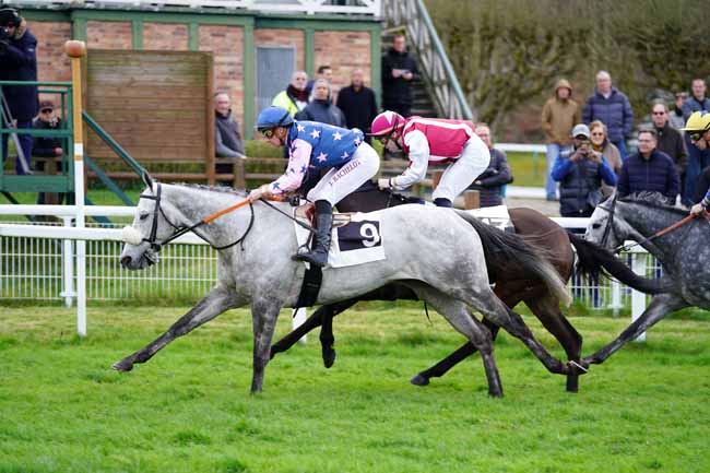 Photo d'arrivée de la course pmu PRIX DES HAUTEURS DE LA SOLLE à FONTAINEBLEAU le Jeudi 12 mars 2020