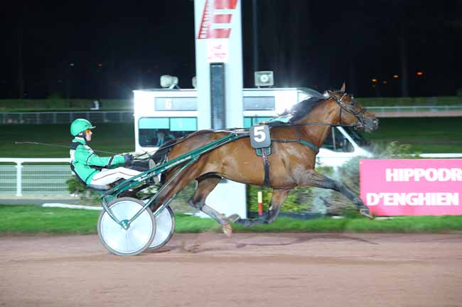 Photo d'arrivée de la course pmu PRIX DE PIERREFORT à ENGHIEN le Vendredi 13 mars 2020