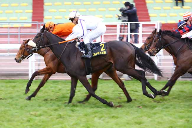 Photo d'arrivée de la course pmu PRIX CARREFOUR DU ROND CAPITAINE à COMPIEGNE le Lundi 16 mars 2020