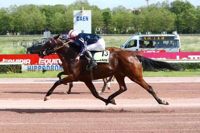 Photo d'arrivée de la course pmu SAINT-LEGER DES TROTTEURS à CAEN le Mercredi 13 mai 2020