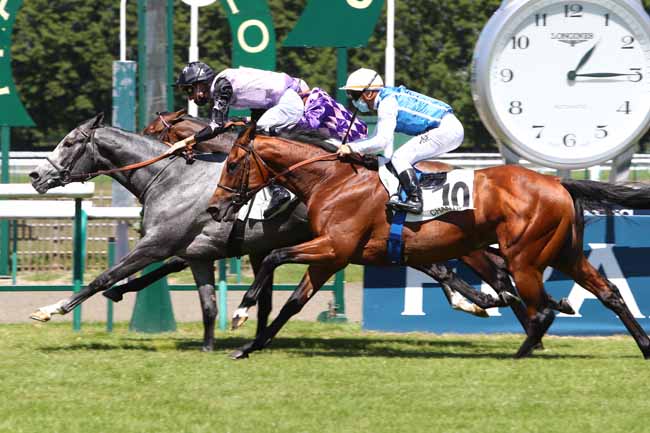 Photo d'arrivée de la course pmu PRIX DE LA BERLINE DU DUC DE BOURBON à CHANTILLY le Lundi 18 mai 2020
