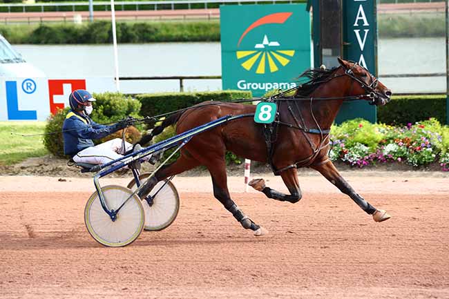 Photo d'arrivée de la course pmu PRIX DE LA PORTE DE SAINT-OUEN à LAVAL le Samedi 23 mai 2020