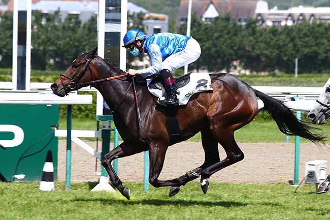 Photo d'arrivée de la course pmu PRIX MADELIA à DEAUVILLE le Dimanche 24 mai 2020