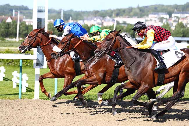Photo d'arrivée de la course pmu PRIX DE CHAVILLE à DEAUVILLE le Dimanche 24 mai 2020