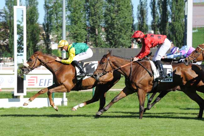 Photo d'arrivée de la course pmu PRIX DE LUZARCHES à VICHY le Mercredi 27 mai 2020