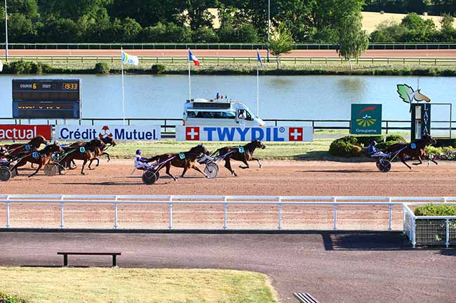 Photo d'arrivée de la course pmu PRIX MIMAS à LAVAL le Vendredi 29 mai 2020