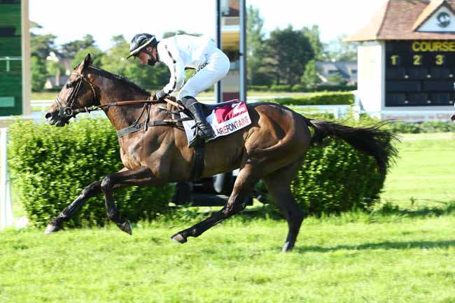 Photo d'arrivée de la course pmu PRIX DU BOULONNAIS à CLAIREFONTAINE le Samedi 30 mai 2020