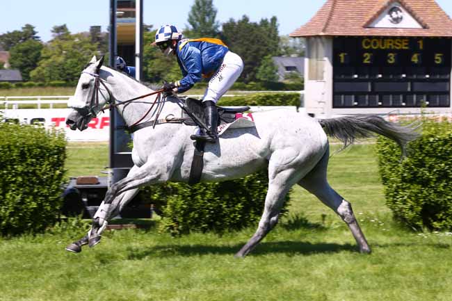 Photo d'arrivée de la course pmu PRIX BEAUMANOIR à CLAIREFONTAINE le Samedi 30 mai 2020