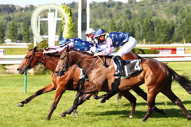 Photo d'arrivée de la course pmu PRIX DE CRESPIERES à DIEPPE le Samedi 30 mai 2020