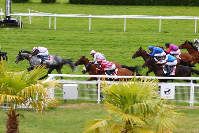 Photo d'arrivée de la course pmu PRIX DU MUSEE DU LUXEMBOURG à CLAIREFONTAINE le Jeudi 4 juin 2020