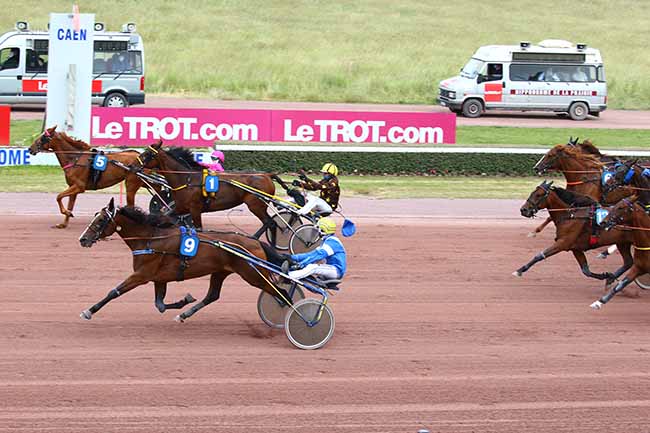 Photo d'arrivée de la course pmu PRIX DE FLEURY-SUR-ORNE à CAEN le Lundi 8 juin 2020