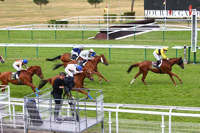Photo d'arrivée de la course pmu PRIX DES CORDELIERS à COMPIEGNE le Jeudi 11 juin 2020