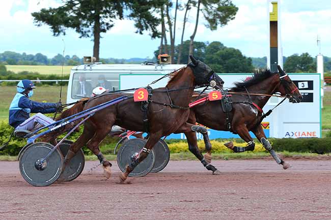 Photo d'arrivée de la course pmu PRIX DU CONSEIL DEPARTEMENTAL D'ILLE-ET-VILAINE à MAURE DE BRETAGNE le Mercredi 17 juin 2020