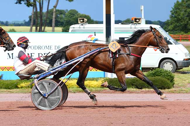 Photo d'arrivée de la course pmu PRIX VALLONS DE HAUTE BRETAGNE COMMUNAUTE à MAURE DE BRETAGNE le Mercredi 17 juin 2020