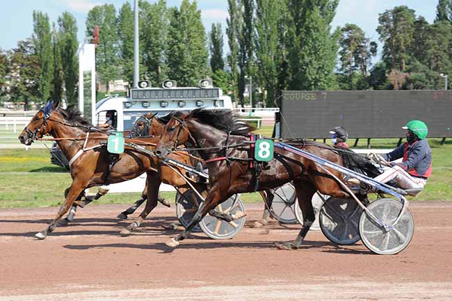 Photo d'arrivée de la course pmu PRIX PIERRE COULON à VICHY le Mercredi 24 juin 2020